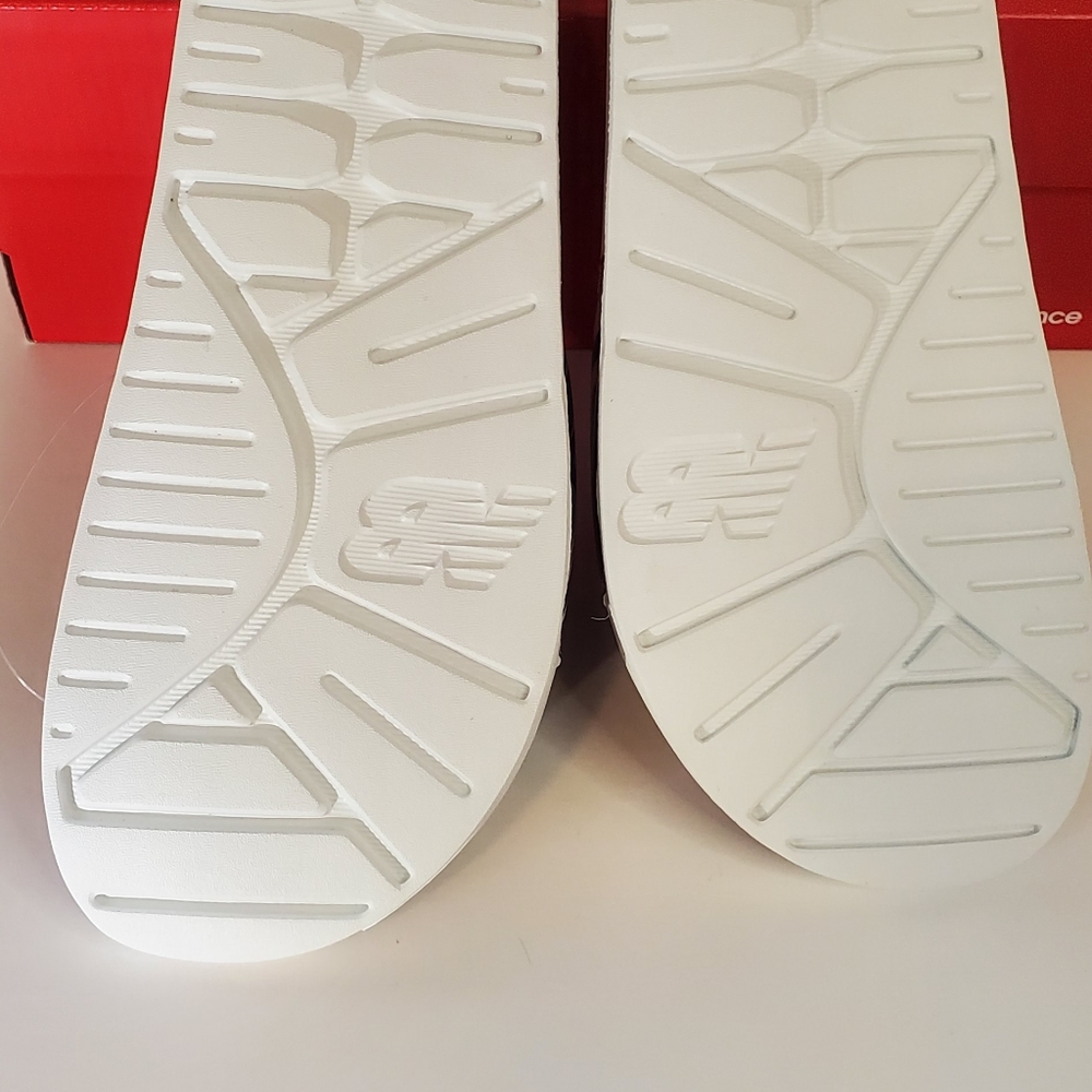 New Balance - Picture 2 of 4